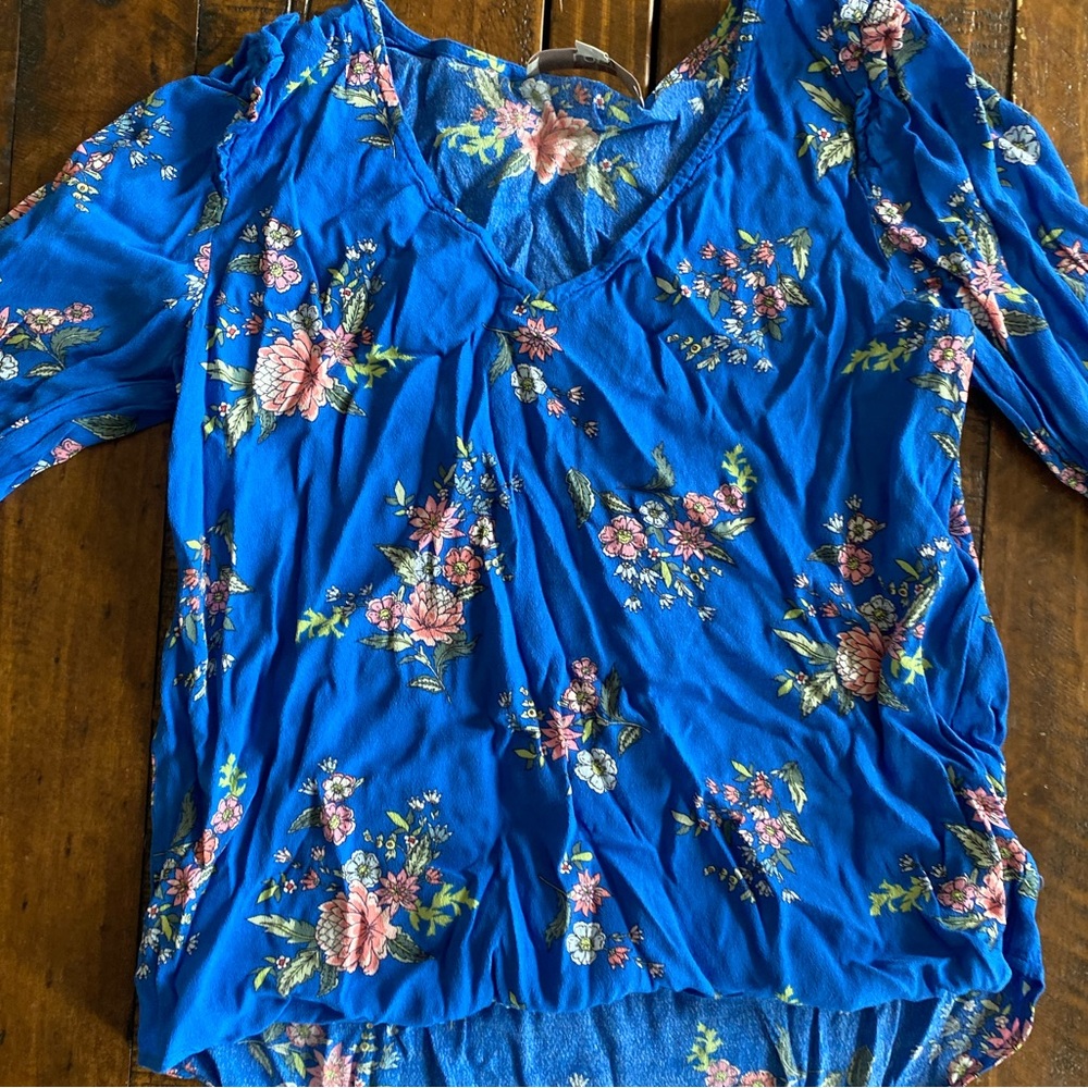 Blue loft shirt with flowers